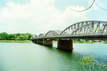 Truong Tien Bridge