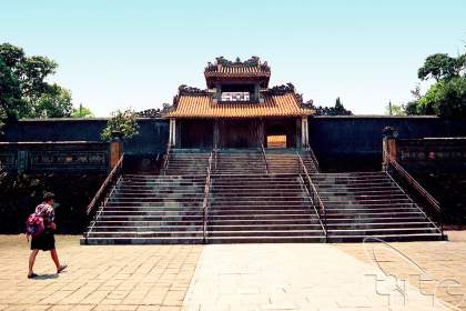 Tu Duc Mausoleum (Well Lang)