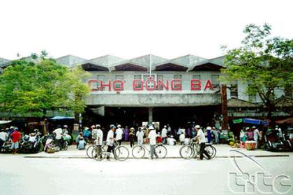 Dong Ba Market