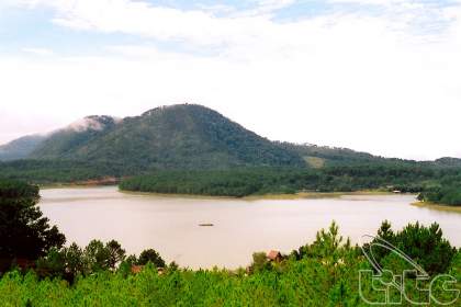 Tuyen Lam Lake